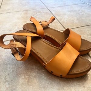 Cushionaire Block Wood Heeled Sandals
